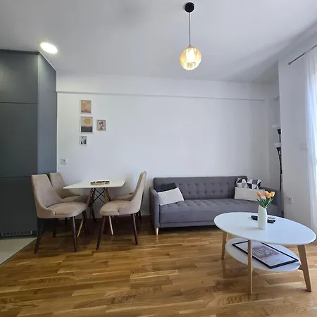 Pelusa 10 * Podgorica