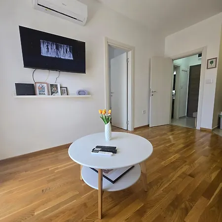 Apartament Pelusa 10 *